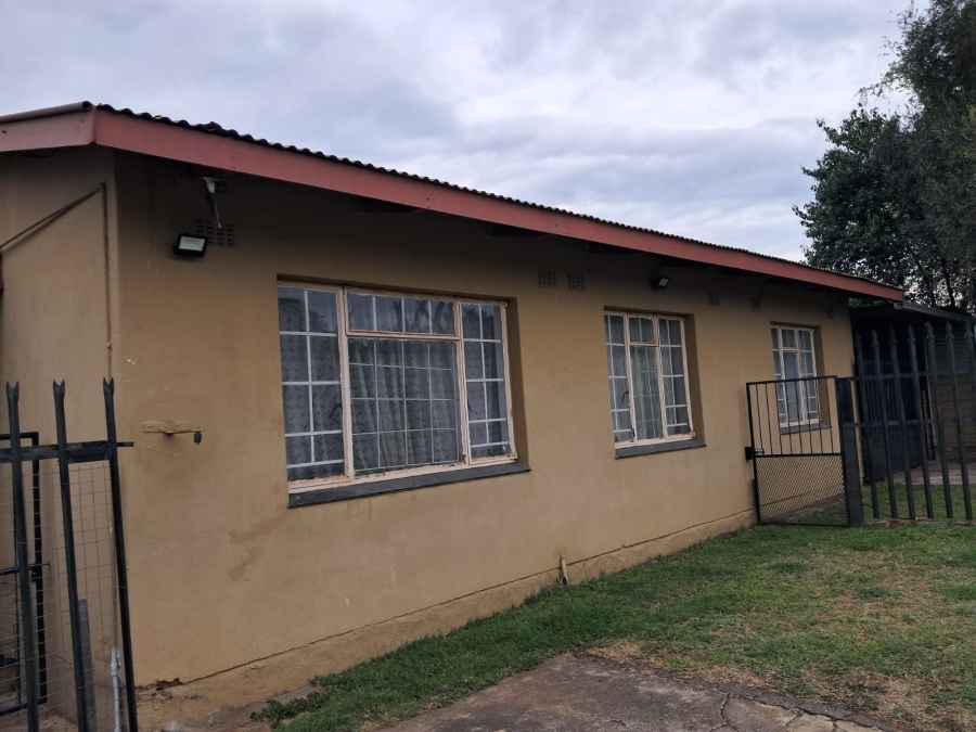 2 Bedroom Property for Sale in Oos Einde North West
